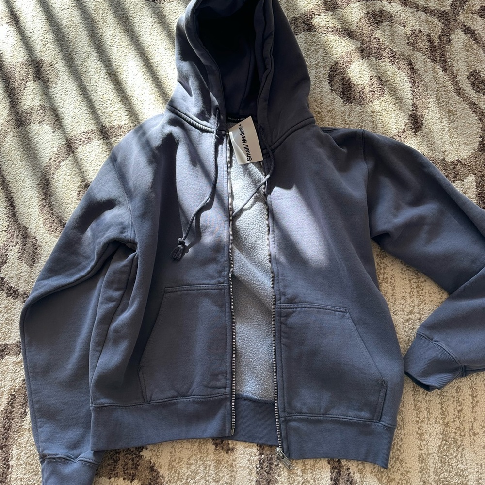NEW WITH TAGS Brandy Melville Zip Up Hoodie Size Small/Medium
